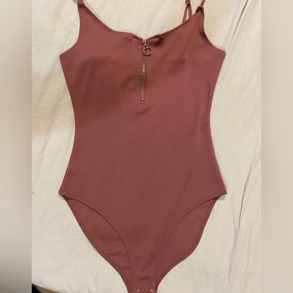 Ardene Tops - 🌸 3 for 15 🌸 Women’s bodysuit. Zipper up the front size medium